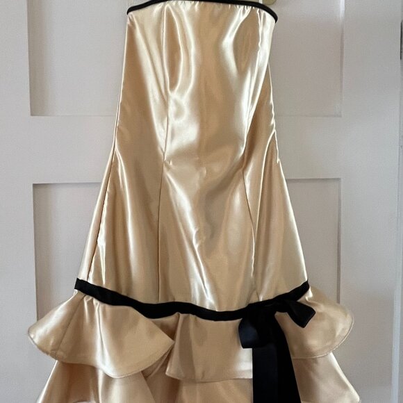 Gold Satin Jessica McClintock from Sax department store Size one strapless - Picture 7 of 7